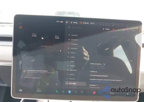 2023 Tesla Model Y Awd/Long Range Dual Motor All-Wheel Drive z USA, uszkodzony, nr VIN 7SAYGDEE4PF685256